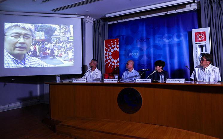Le club des correspondants etrangers de Bangkok diffuse des images de la revolution safran en Birmanie
