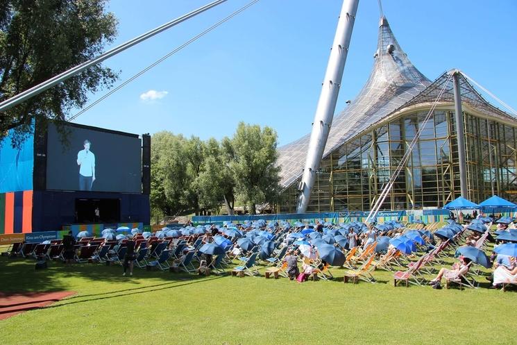 Cinéma plein air avec transats