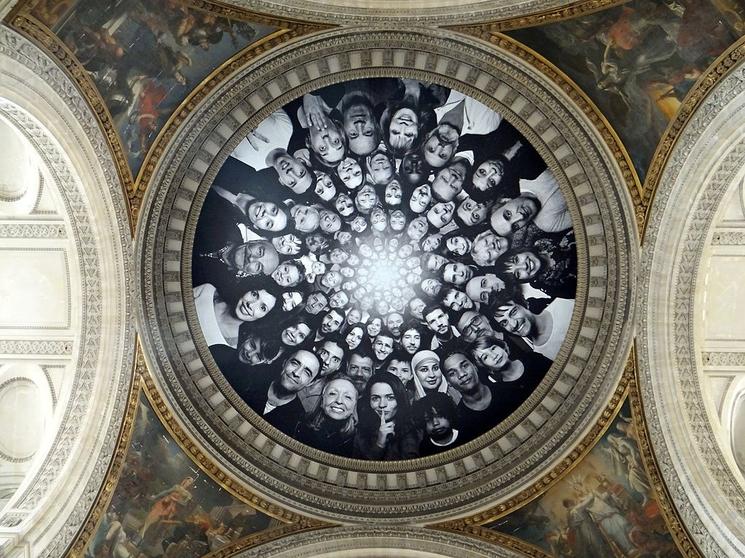 L'artiste JR investit le Panthéon à Paris