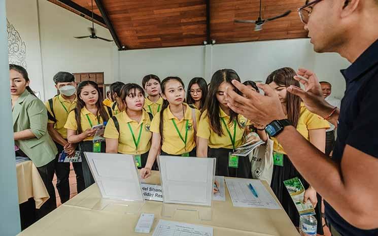 La Foire à l'Emploi chez Paul Dubrule à Siem Reap