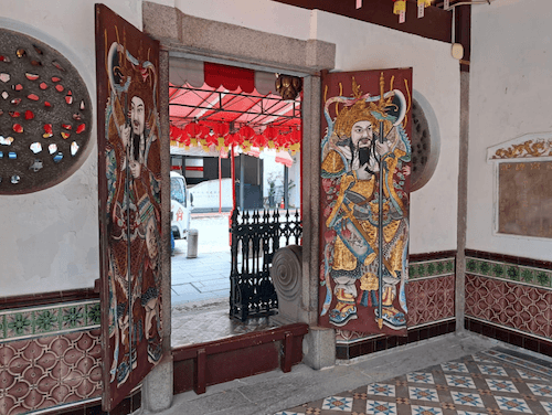 La porte de sortie du temple (© Jean-Michel Bardin)