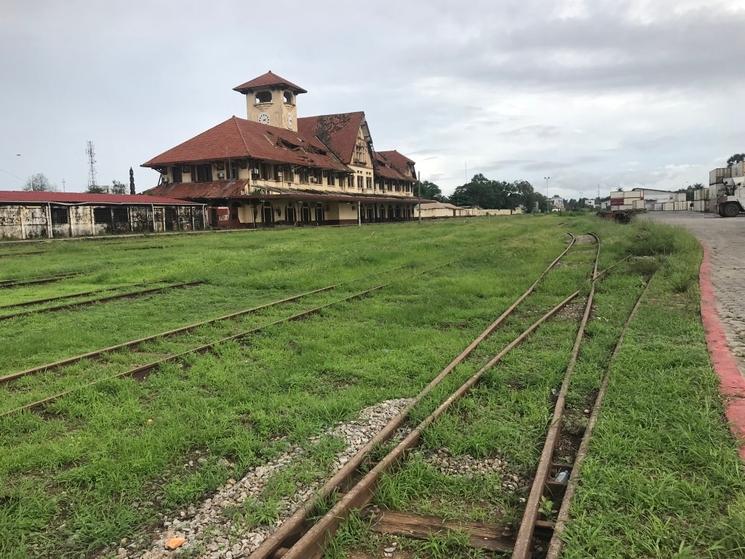La voie ferrée à Pointe Noire