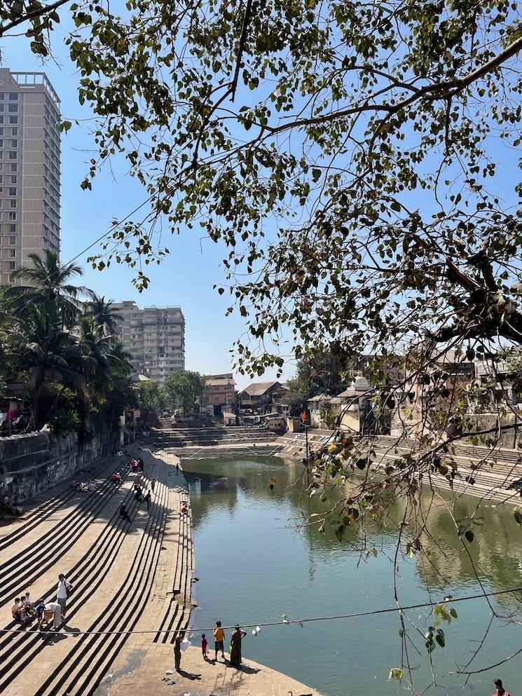 Le Banganga tank à Malabar hill au sud de Mumbai