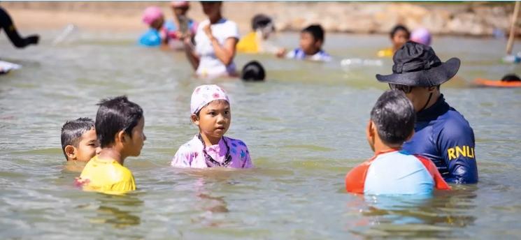 Le Cambodge renforce la sécurité de ses enfants face aux dangers quotidiens