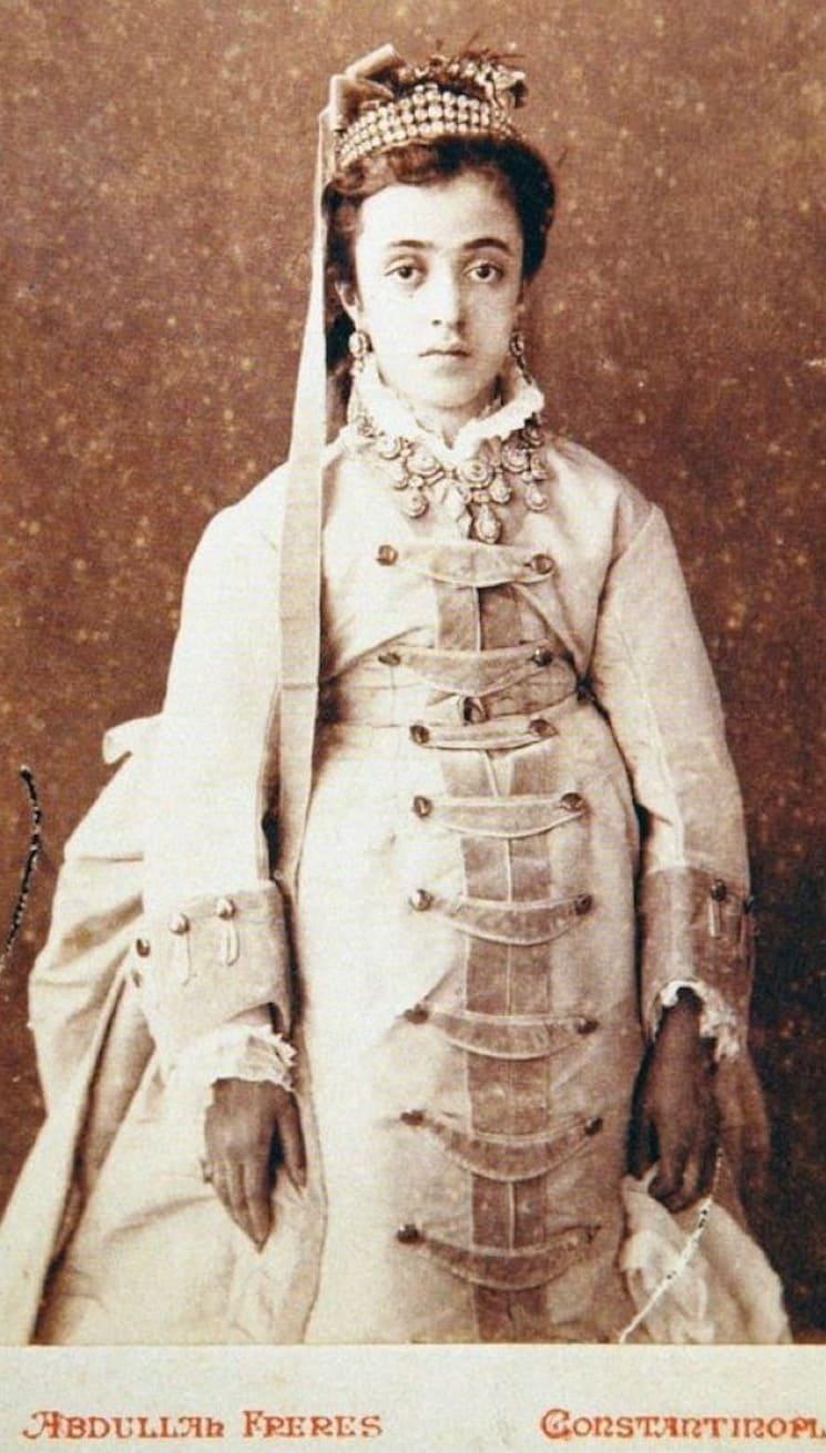 Collier porté par sultane Saliha 1874