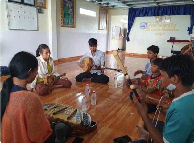 Le destin de Chao Phetra, joueur de chapei au Cambodge