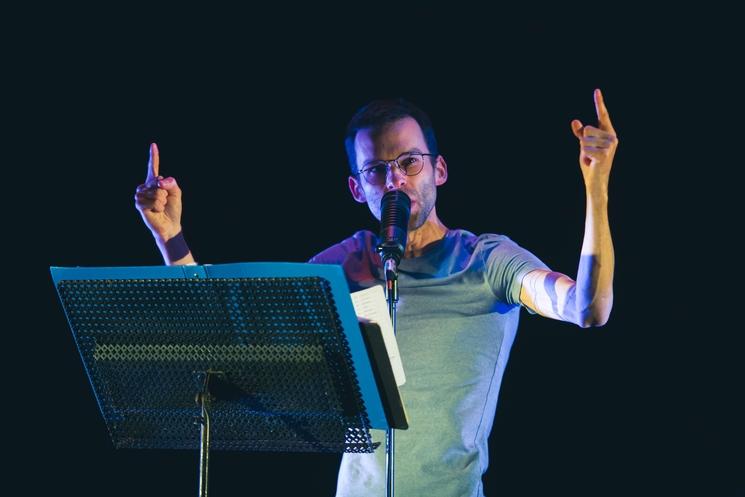 Le slameur HDW en pleine prestation