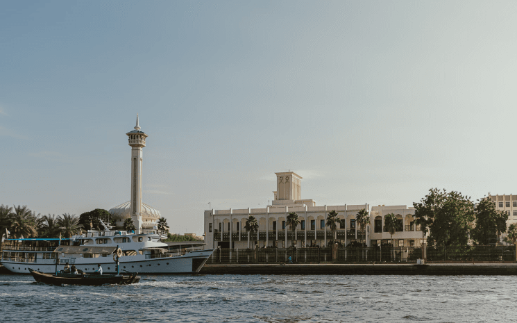 Visite culturelle des Émirats en voiture de location