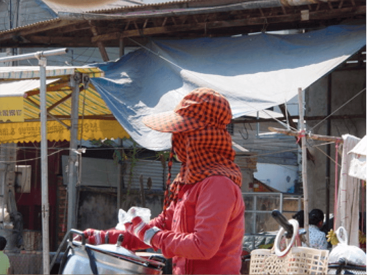 Les Cambodgiennes se protègent du soleil.