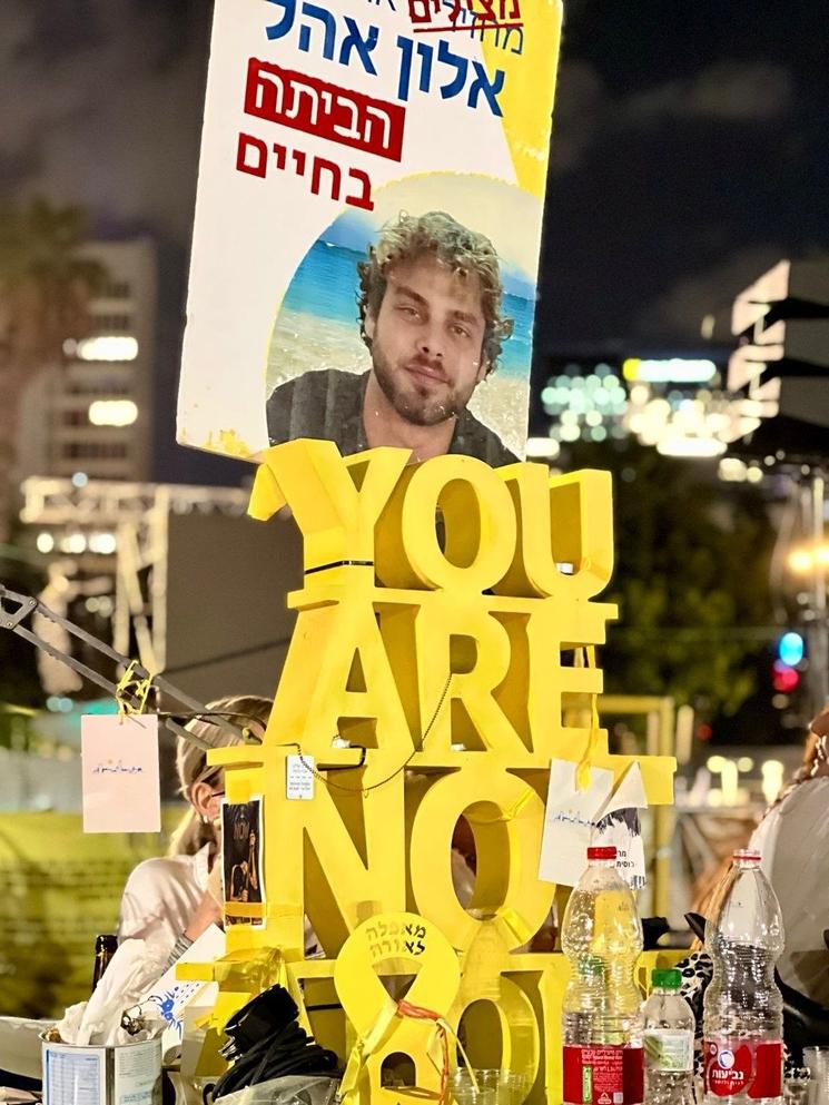 Libération d'otages Israéliens à Tel Aviv. (Crédit : Julie Piton Saint Martin)