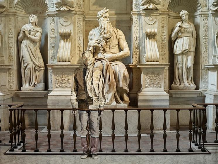 Liu Bolin, Mosè, San Pietro in Vincoli, 2018. Courtesy Boxart (Galleria Gaburro)