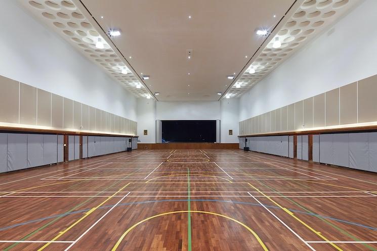 A louer au Lycée Winston Churchill de Londres le Gymnase