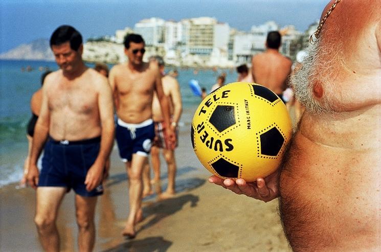 photo sur la plage de martin parr