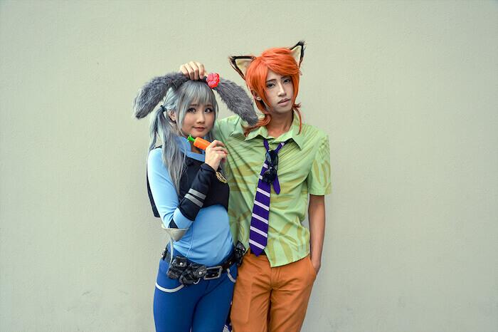 Photo de Miguel Trillo de deux asiatiques avec des tenues excentriques