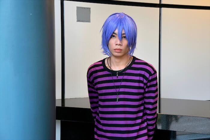 Photo de Miguel Trillo d'un homme asiatique avec les cheveux violets