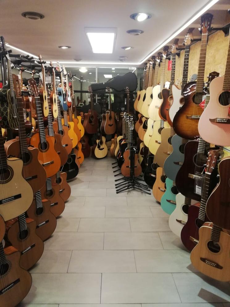 Magasin de guitares à Tünel istanbul