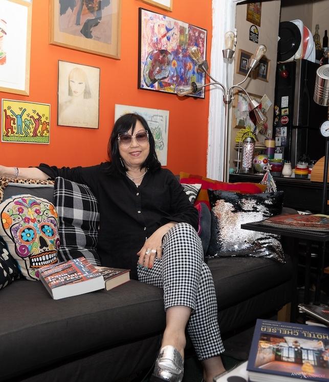 Man-Laï Liang dans son appartement du 1ere étage de l’Hôtel Chelsea (Credit Photos : Anne Vandycke)