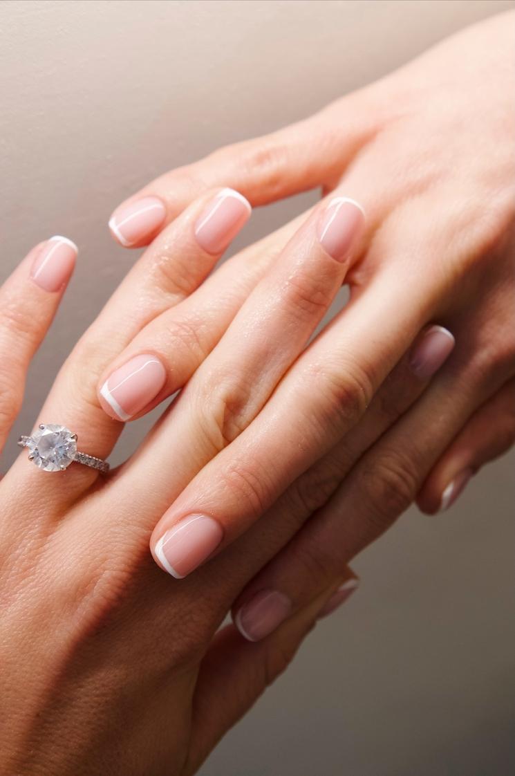 deux mains entrelacent French court savoir-faire ukrainien