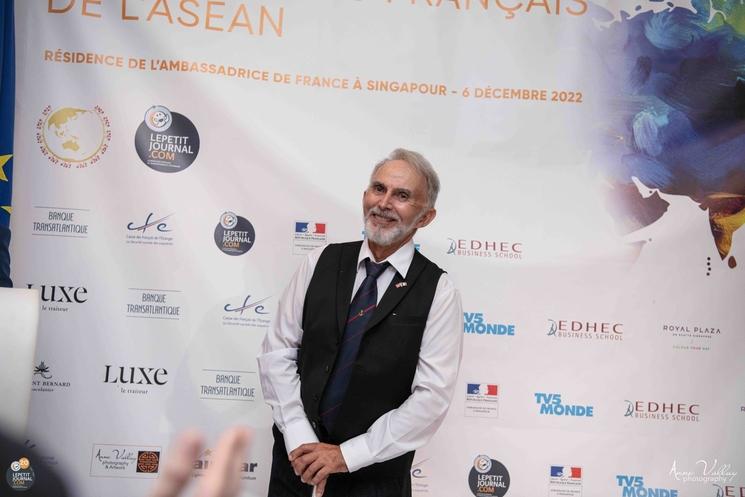 Marc de Muynck avec les enfants orphelins du Vietnam