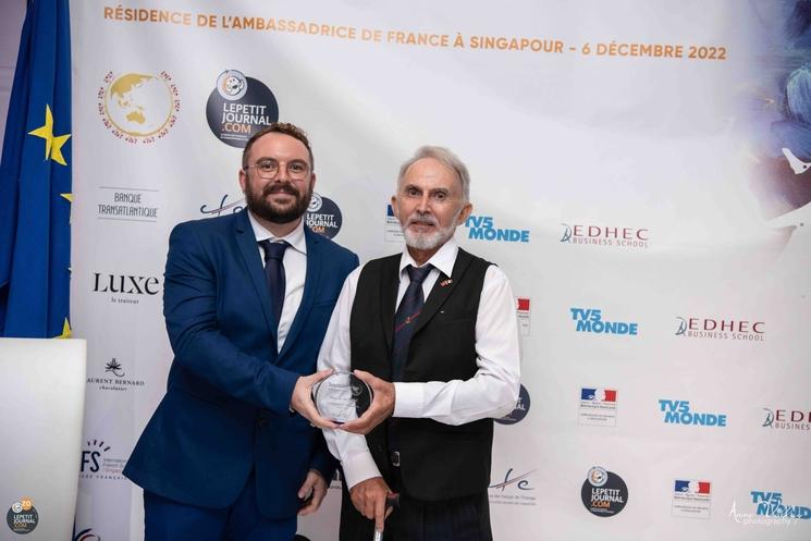 Marc de Muynck avec les enfants orphelins du Vietnam