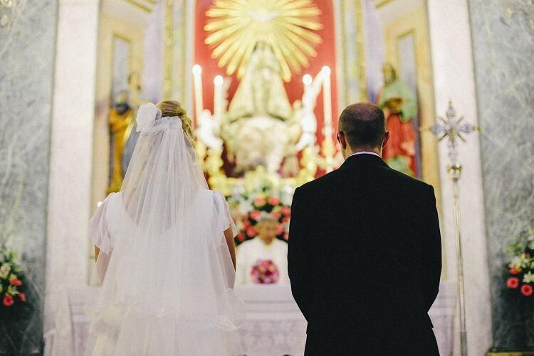 Un mariage dans une église de la région valencienne