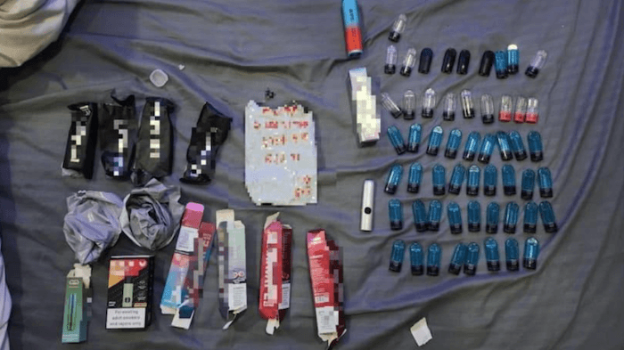 Matériel saisi chez un garçon de 16 ans (© HSA)