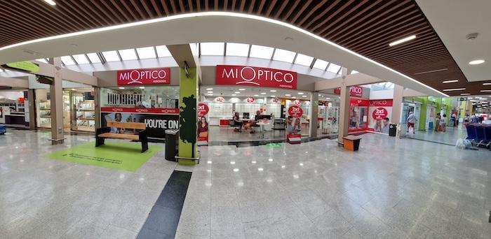 Façade de MiOptico dans un centre commercial en Espagne