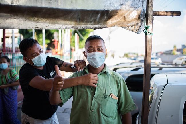 Aung Thaw, 43 ans, chauffeur de taxi