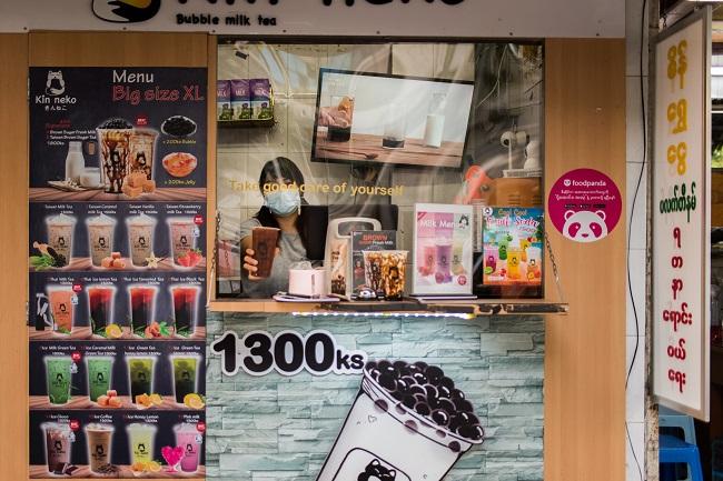 Khine Khine San, 25 ans, vendeuse de boissons