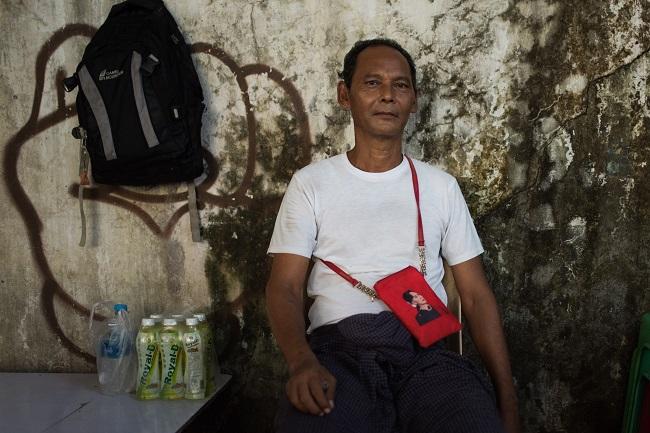 U Phay Aung, 59 ans, garde de sécurité dans un chantier