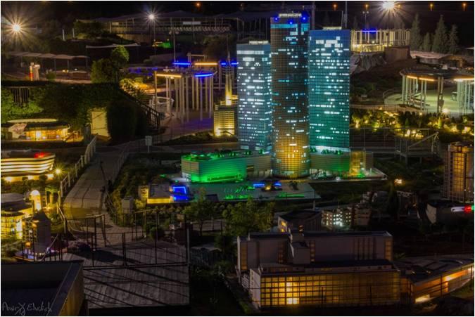 Le parc Mini Israël de nuit