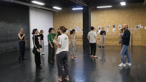 Mourad Merzouki donne une Masterclass aux élèves de l'école de danse EBB Company