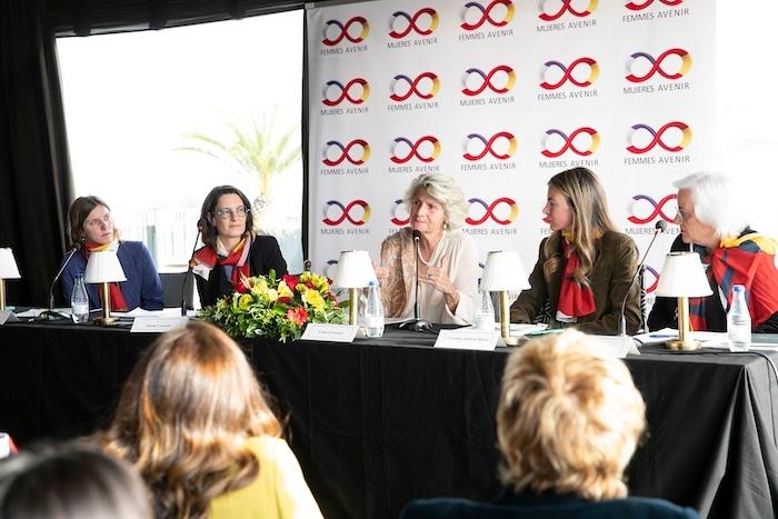 les intervenants au débat de mujeres avenir à madrid