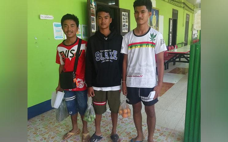 Trois enfants parraines par Nat Association pour leur scolarite a Natacha School