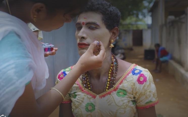 Seance de maquillage pour le voyage de Nicky en Inde