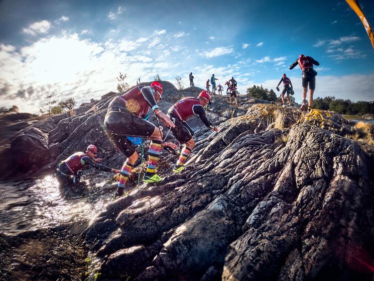 L'Ötillö est une course de swimrun qui a lieu tous les ans en Suède mêlant course à pied et natation dans des conditions extrêmes. (Jean-Marie Gueye/ÖTILLÖ)