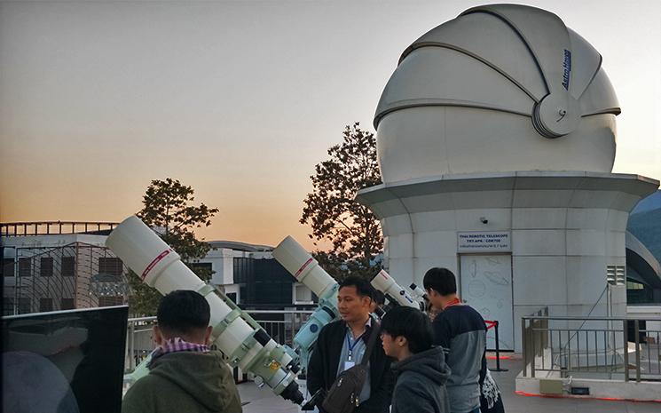 Vue d'une coupole d'observation astronomique a Chiang Mai