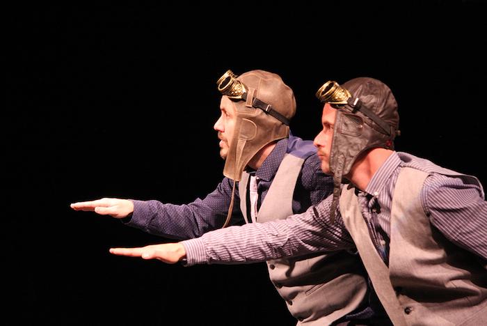 un moment de l'oeuvre de theatre au festival Oui!