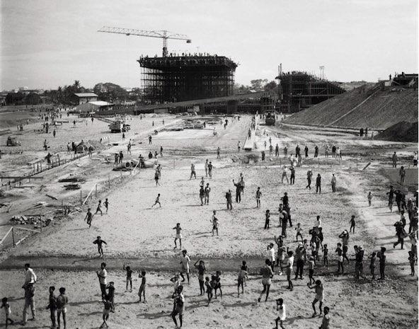 PHOTO PHNOM PENH 2025 Micheline DULLIN, Construction du stade et ses habitants, entre 1958 et 1964..jpg