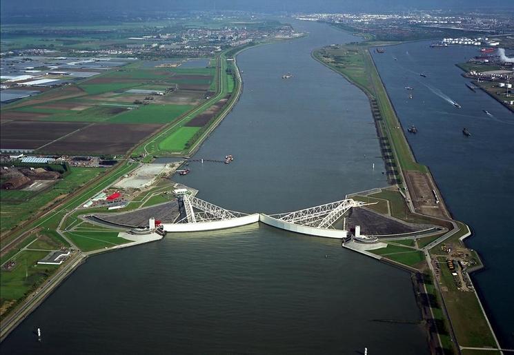 Maeslantkering, digue amovible à l’entrée du port de Rotterdam