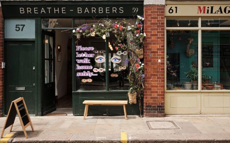 Projet d'artisanat en papier pour les vitrines