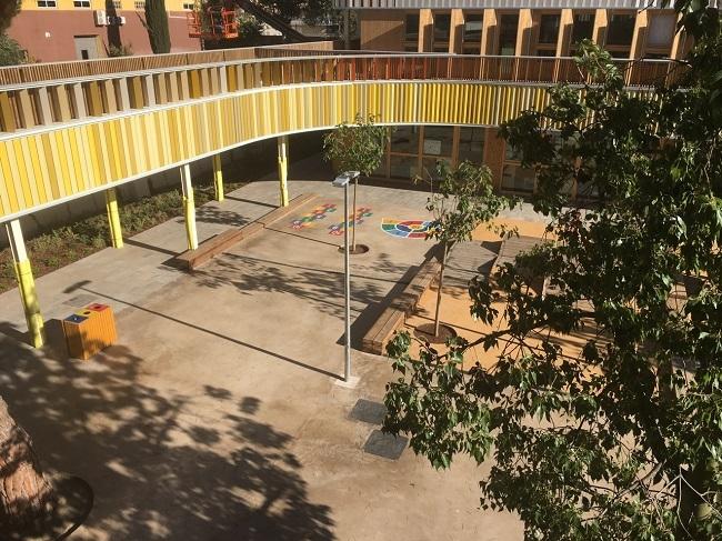 le patio de l'ecole maternelle du LFB