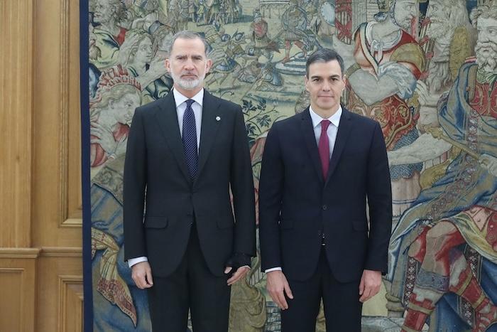 Pedro sanchez pose avec le roi Philippe VI