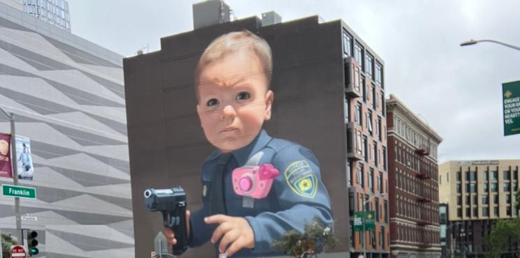 Peinture murale d'un bébé avec un pistolet à San Francisco