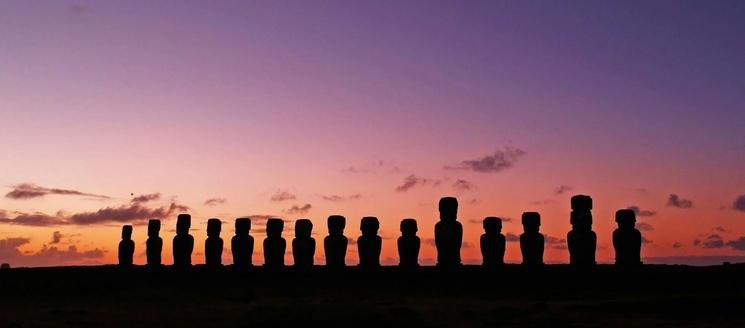 Photo des statues de l'île de Pâques