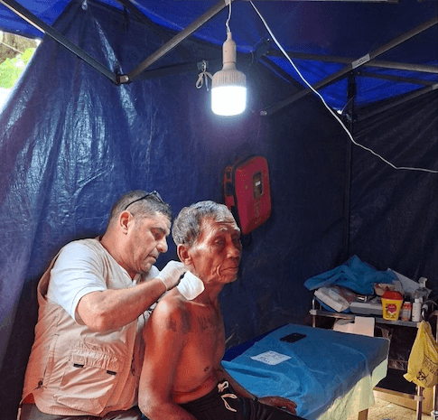 Dans le cœur des bénévoles : les missions médicales d'urgence de Mona Tep