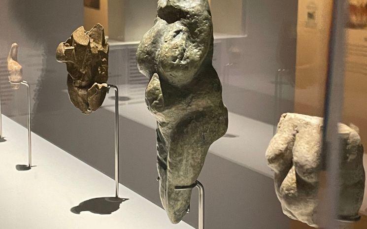 L’exposition se finit en beauté avec les sculptures du peintre: les petites Venus.