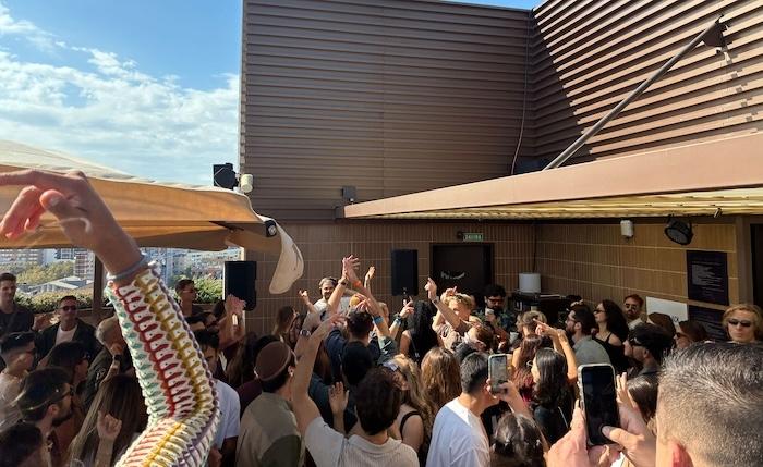 piste de danse avec participants du coffee reve de Barcelone