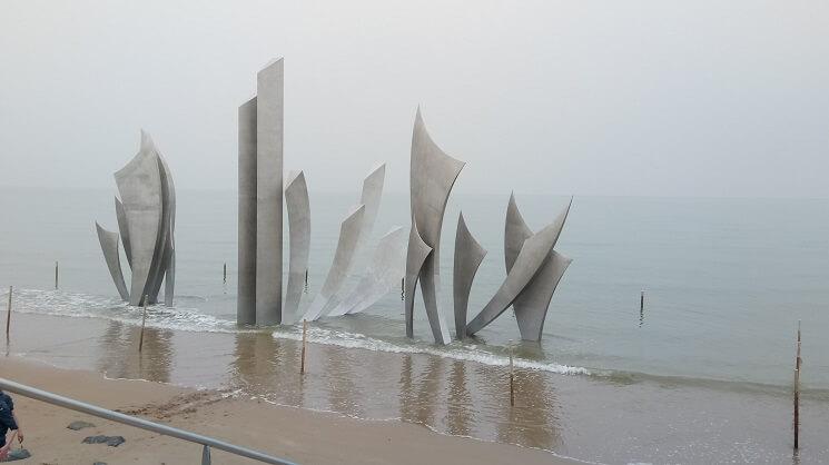Plage d'Omaha Beach monument en l'honneur des Alliés à Saint-Laurent-sur-Mer