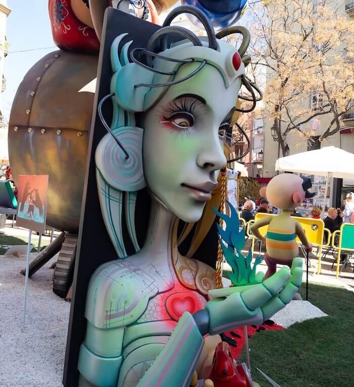 femme robot humanoide verte